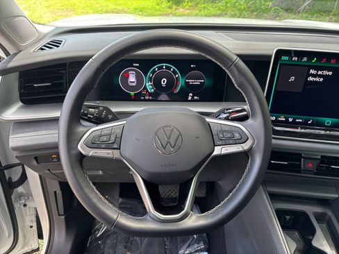 Used 2026 Volkswagen Tiguan SE FWD image 28