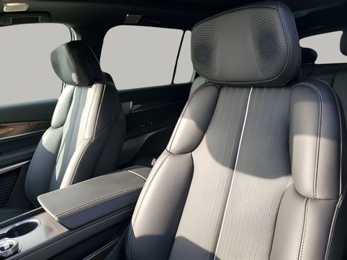 New 2026 Cadillac Vistiq Sport image 31