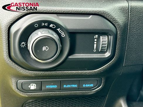 Used 2023 Jeep Wrangler Unlimited Sahara w/ Cold Weather Group image 13