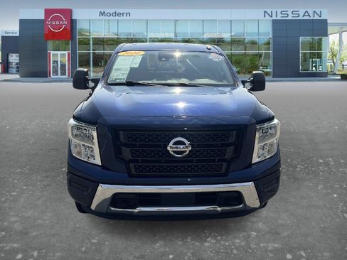 Used 2020 Nissan Titan SV w/ SV Convenience Package RWD image 2