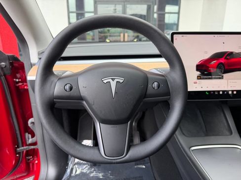 Used 2024 Tesla Model Y Long Range AWD/4WD image 15