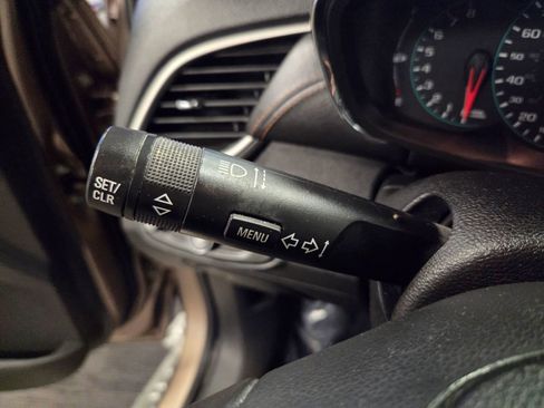 Used 2018 Chevrolet Trax LT w/ Sun & Sound Package image 26