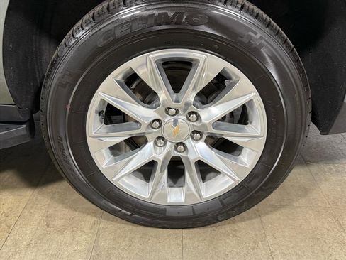 Used 2023 Chevrolet Suburban Premier image 17