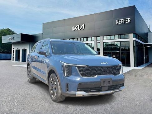 Used 2024 Kia Sorento S image 2