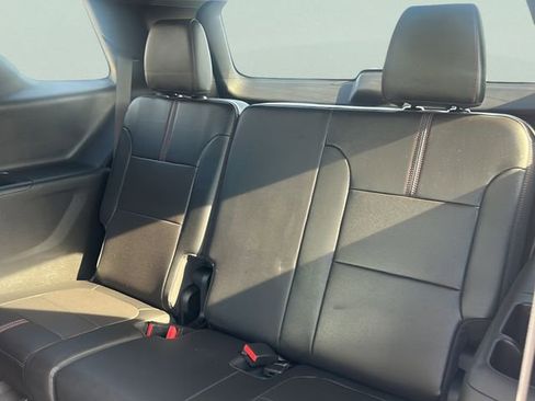 Used 2023 Chevrolet Traverse RS image 18