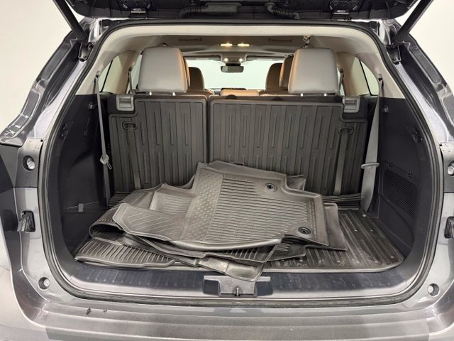Used 2023 Toyota Highlander XLE FWD image 38