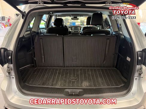 Used 2019 Toyota Highlander Limited image 12