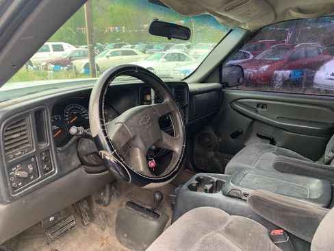 Used 2005 Chevrolet Silverado 2500 W/T AWD/4WD image 15