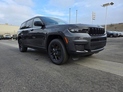 New 2025 Jeep Grand Cherokee L Laredo image 9