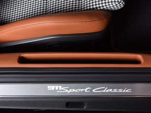 Used 2023 Porsche 911 Sport Classic image 39