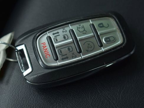 Used 2024 Chrysler Pacifica Touring-L FWD image 34