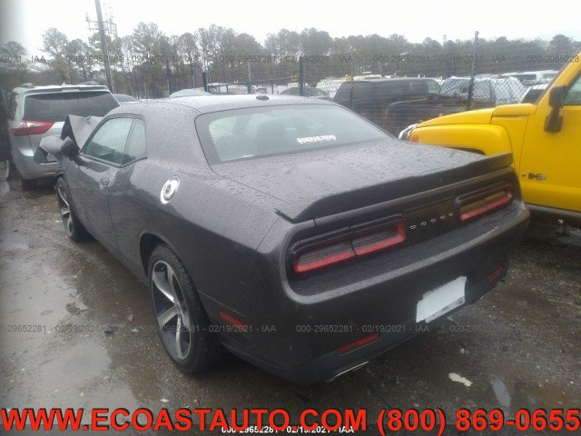 Used 2019 Dodge Challenger SXT RWD image 2