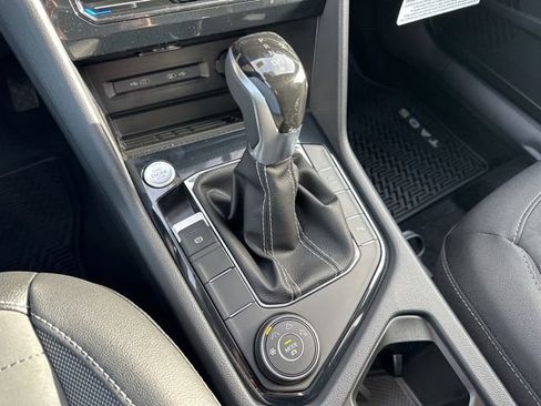 New 2026 Volkswagen Taos SE image 20