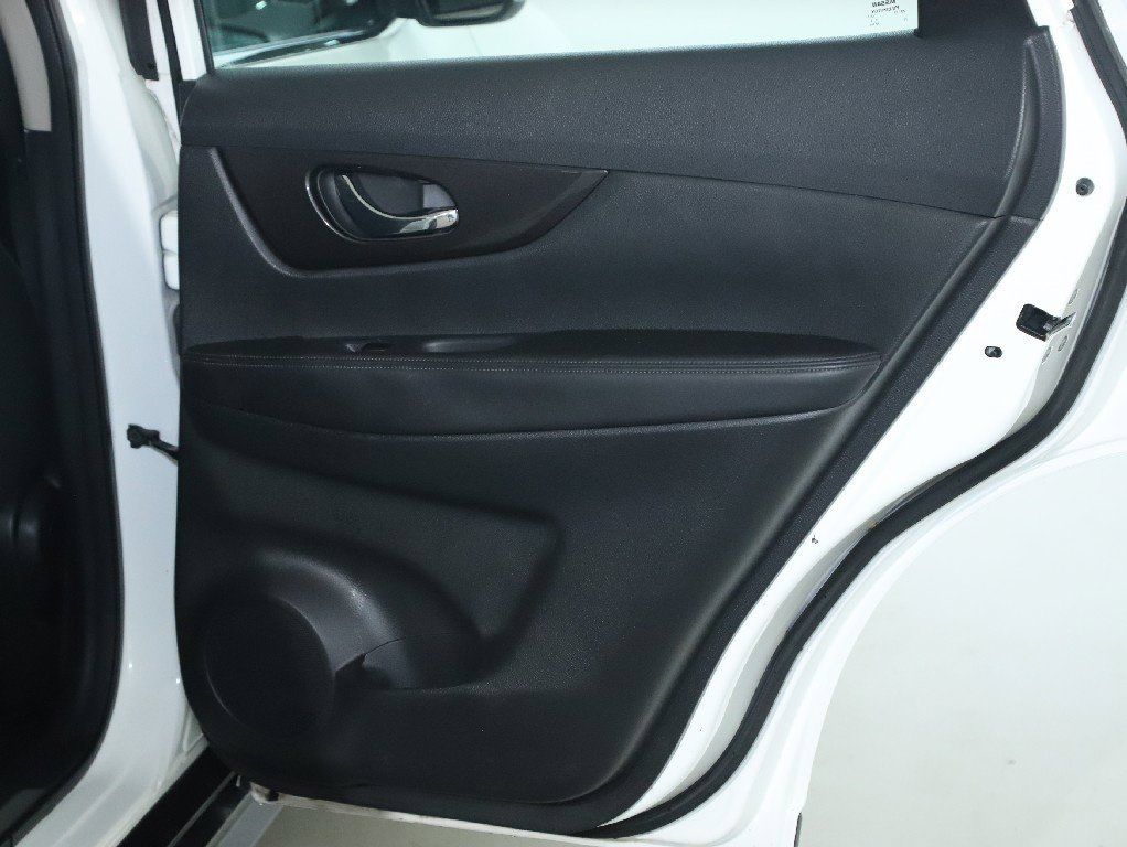 Used 2018 Nissan Rogue S AWD/4WD image 28