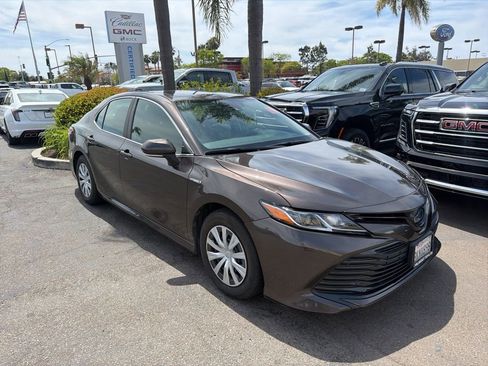 Used 2019 Toyota Camry LE w/ Sunroof Package FWD image 3