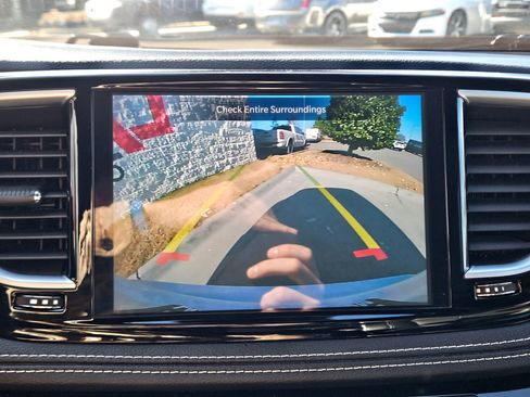 Used 2025 Chrysler Pacifica Limited image 32