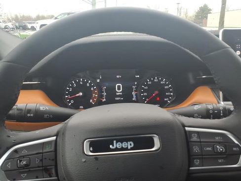 Certified 2025 Jeep Compass Limited image 18