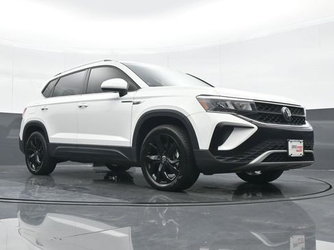 Used 2022 Volkswagen Taos SE image 24