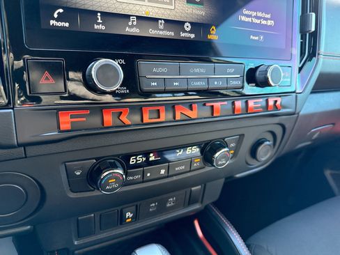 Used 2025 Nissan Frontier Pro-X image 16