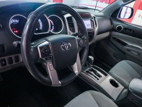 Used 2014 Toyota Tacoma PreRunner w/ SR5 Package image 12