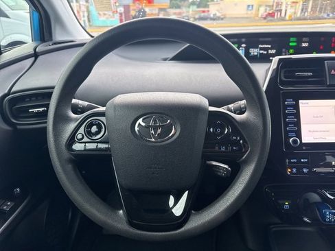 Used 2022 Toyota Prius LE image 9