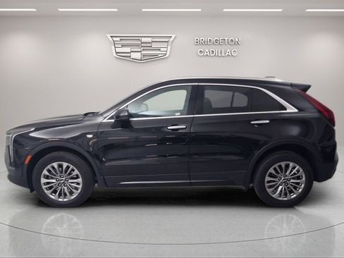 Used 2024 Cadillac XT4 Premium Luxury image 4
