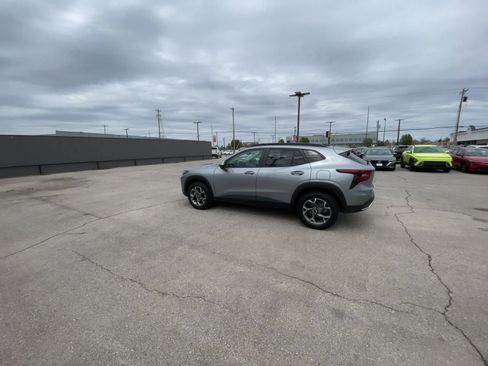 Used 2025 Chevrolet Trax LT image 16