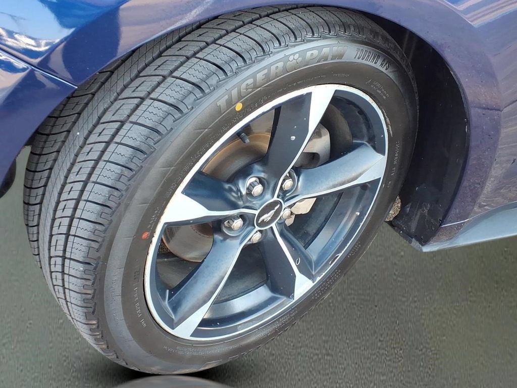 Used 2020 Ford Mustang Coupe RWD image 25