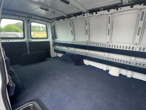 Used 2018 Chevrolet Express 2500 RWD image 14