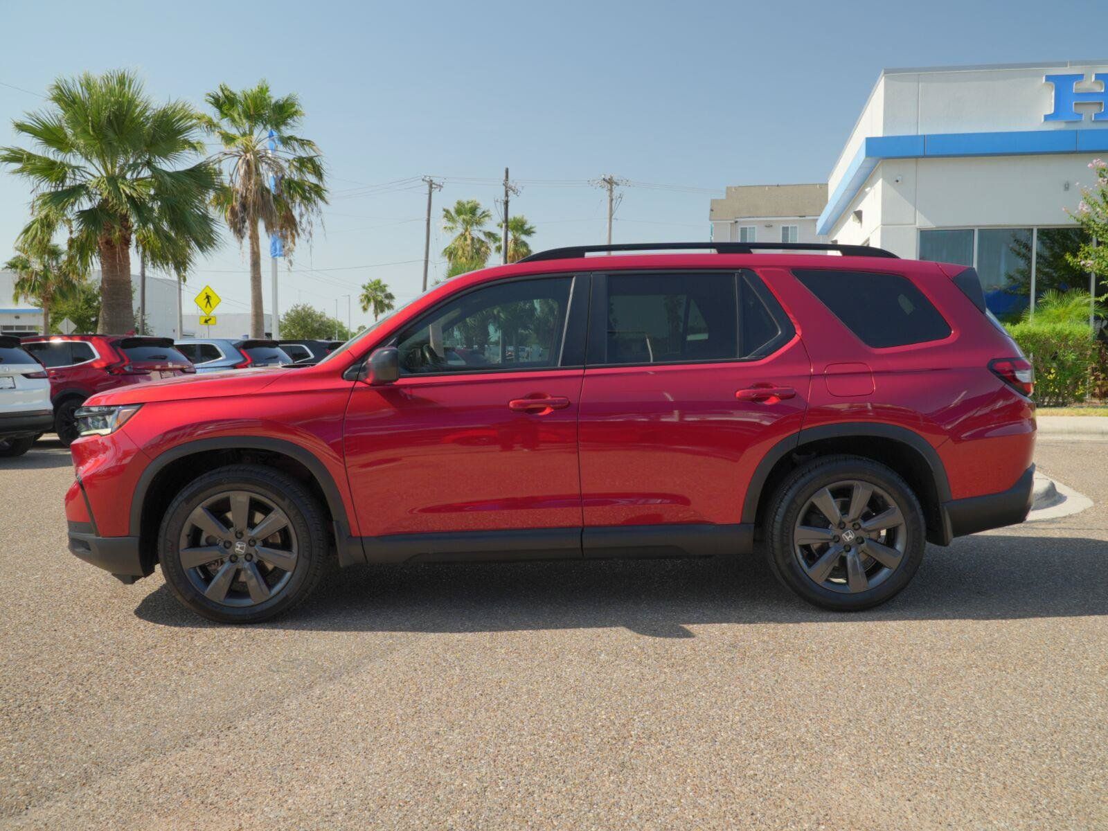 Used 2025 Honda Pilot Sport image 10