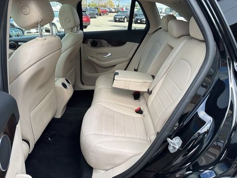 Used 2021 Mercedes-Benz GLC 300 4MATIC image 32
