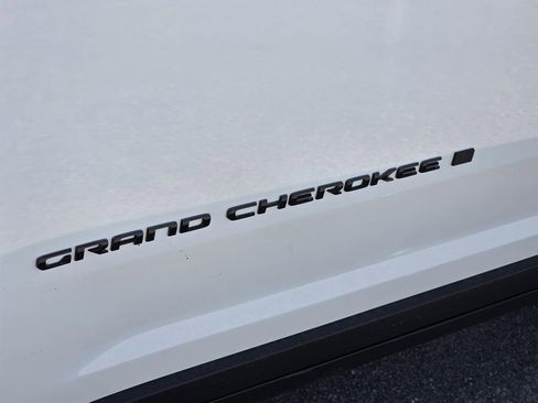 New 2026 Jeep Grand Cherokee Limited image 32