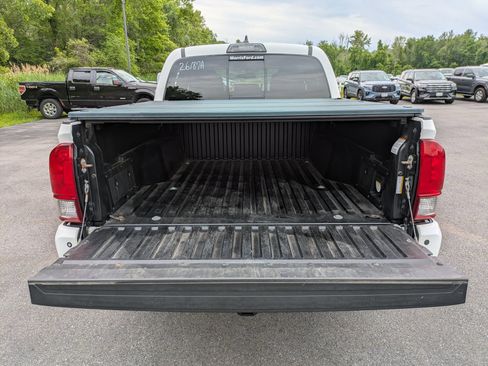 Used 2017 Toyota Tacoma 4x4 Double Cab image 20