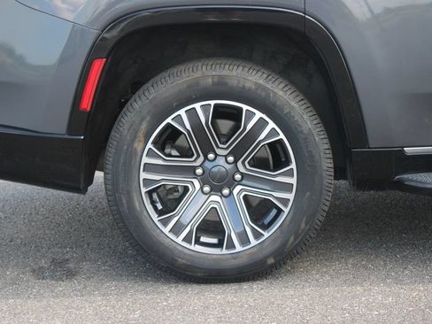 Used 2024 Jeep Wagoneer Series II AWD/4WD image 16