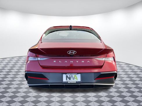 Used 2025 Hyundai Elantra SEL image 4