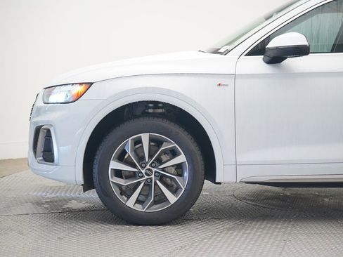 Used 2023 Audi Q5 2.0T Premium w/ Convenience Package image 2