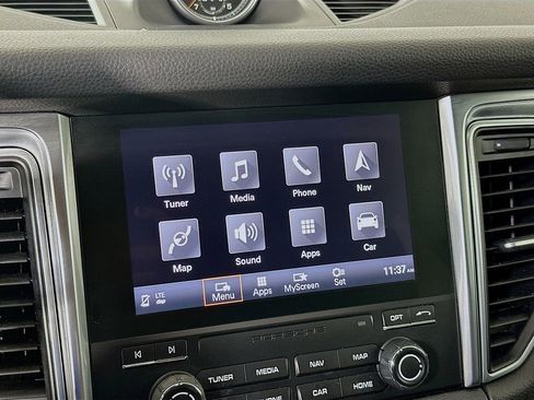 Used 2018 Porsche Macan image 14