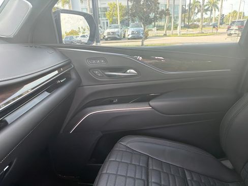 Used 2021 Cadillac Escalade ESV Sport Platinum w/ LPO, ONYX Package AWD/4WD image 4