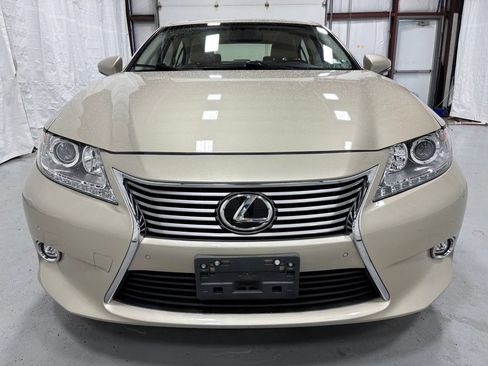 Used 2014 Lexus ES 350 w/ Luxury Package FWD image 2