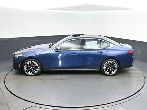 New 2026 BMW 530i w/ Premium Package RWD image 32