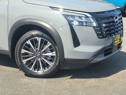 New 2026 Nissan Pathfinder Platinum AWD/4WD image 3
