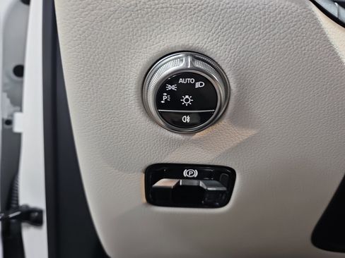 Certified 2026 Mercedes-Benz GLC 300 image 27