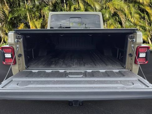 Used 2025 Jeep Gladiator Mojave AWD/4WD image 29