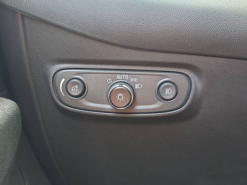 Used 2023 Chevrolet Equinox Premier FWD image 26