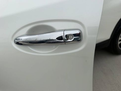 Used 2019 Nissan Rogue SV w/ Premium Package FWD image 22