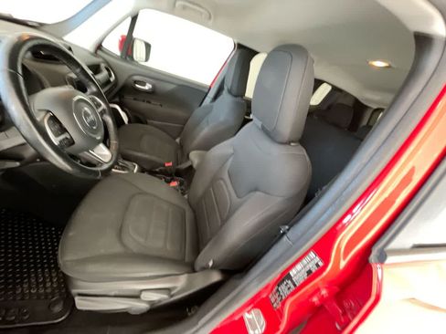 Used 2019 Jeep Renegade Latitude w/ Cold Weather Group AWD/4WD image 11