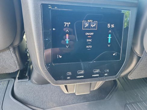 Certified 2025 GMC Yukon AT4 Ultimate AWD/4WD image 16