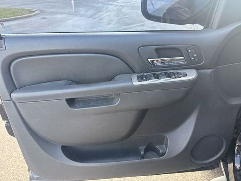 Used 2011 Chevrolet Avalanche LT image 16