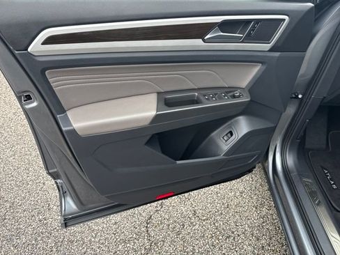 Certified 2022 Volkswagen Atlas SE image 11