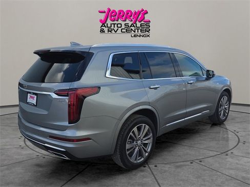 Used 2025 Cadillac XT6 Premium Luxury image 15